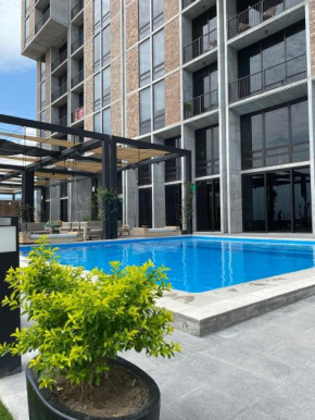Lux 2 BR apartment, swimming pool, gym and free parking spot in downtown Monterrey